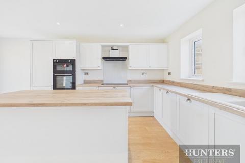 3 bedroom terraced house for sale, Foxglove Way, Scarborough