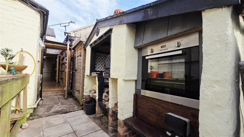 Outdoor Kitchen