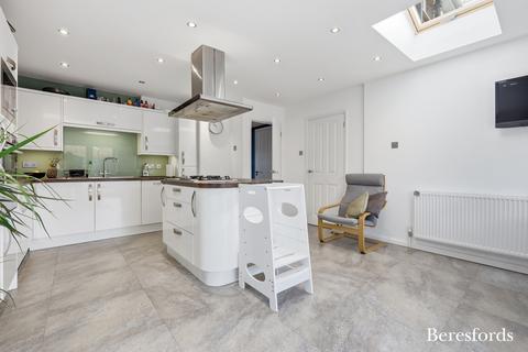 3 bedroom terraced house for sale, Larch Grove, Chelmsford, CM2