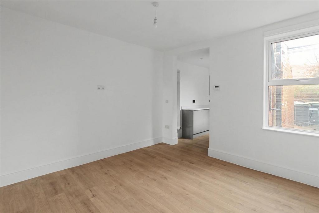 DINING ROOM 2.jpg