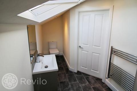 3 bedroom townhouse to rent, Jubilee Way, Todmorden, OL14