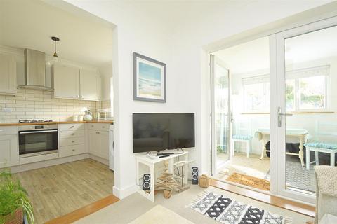 undefined, BEAUTIFULLY PRESENTED HOME * SHANKLIN