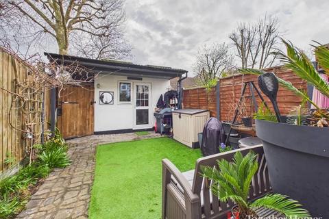 3 bedroom house for sale, Elm Park Avenue, Hornchurch