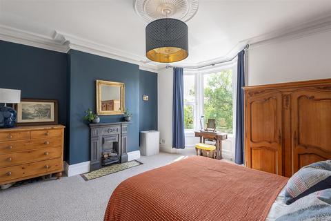 4 bedroom terraced house for sale, Oxnam Crescent, Spital Tongues, Newcastle upon Tyne