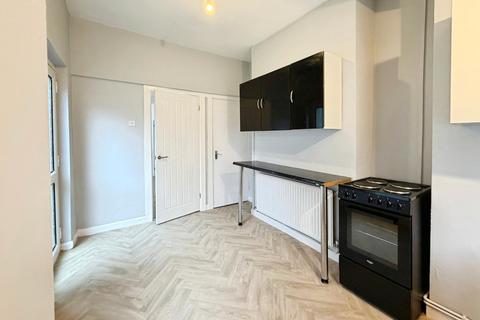 2 bedroom property to rent, Edward Terrace, Caerphilly, CF83