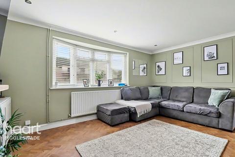 3 bedroom semi-detached house for sale, Swansholme Gardens, Sandy