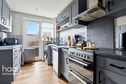 3 bedroom semi-detached house for sale, Swansholme Gardens, Sandy