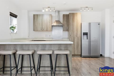 3 bedroom flat for sale, Thornbury Way, London