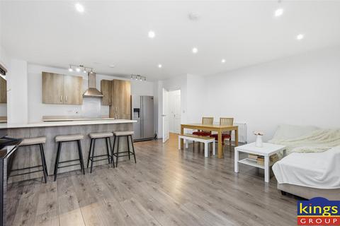 3 bedroom flat for sale, Thornbury Way, London