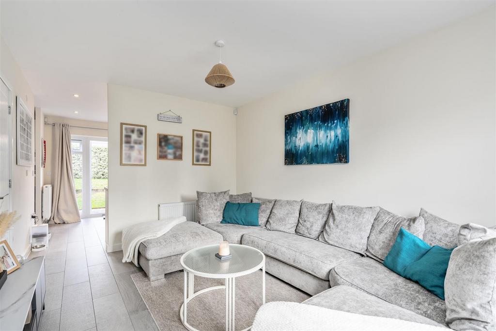 33 Noble Way 1.jpg