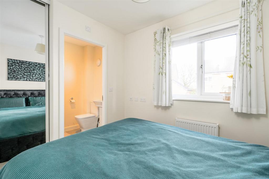 33 Noble Way 10.jpg