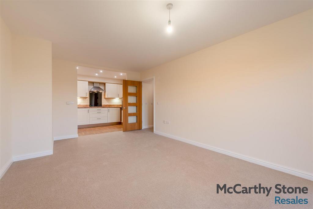 8681635-interior43.jpg