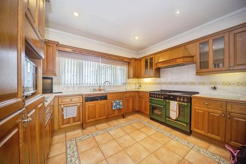 4 bedroom detached house for sale, Botley Road, Eastleigh SO50