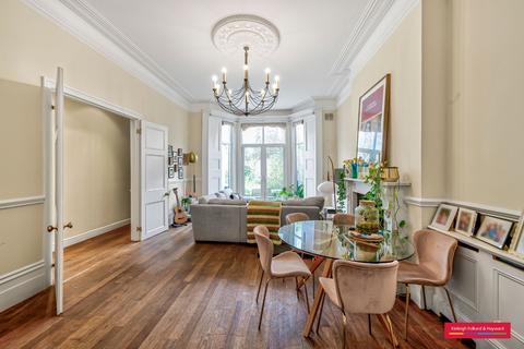 2 bedroom flat to rent, Compayne Gardens, London, NW6