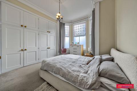 2 bedroom flat to rent, Compayne Gardens, London, NW6