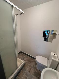 Studio to rent, STUDIO FLAT WOODHOUSE ROAD