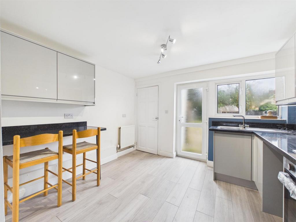 Kitchen 2.jpg