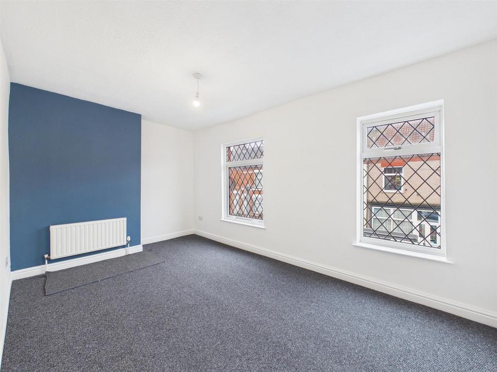 Bedroom 1.jpg