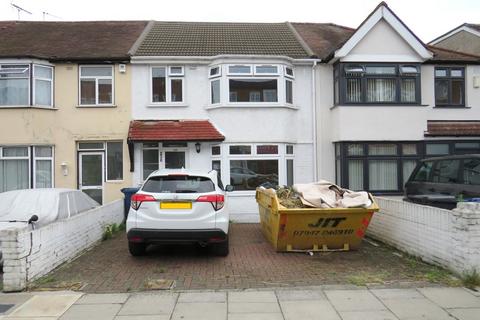 3 bedroom terraced house to rent, Allenby Road, Southall UB1