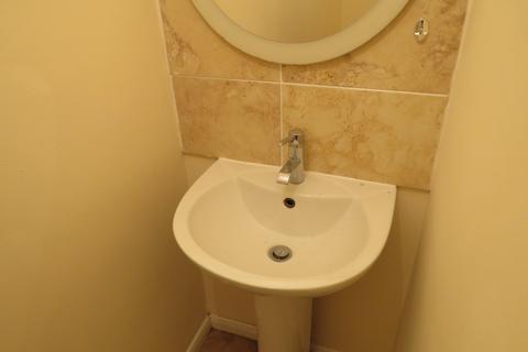 3 bedroom terraced house to rent, Allenby Road, Southall UB1