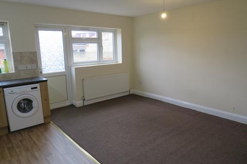 3 bedroom terraced house to rent, Allenby Road, Southall UB1