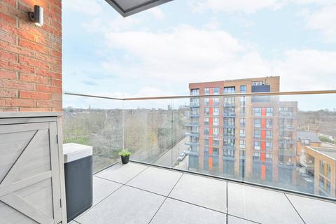 2 bedroom flat to rent, Copley Close, Hanwell, W7