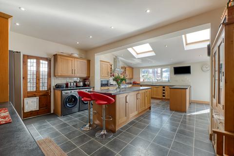undefined, West Barnes Lane, New Malden KT3