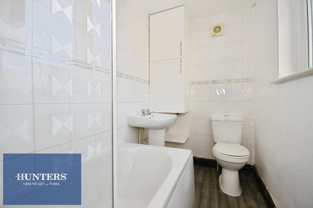 BATHROOM 01.jpg