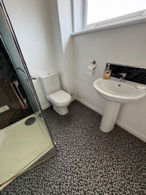 3 bed semi-detached house to rent Turnpike Drive,