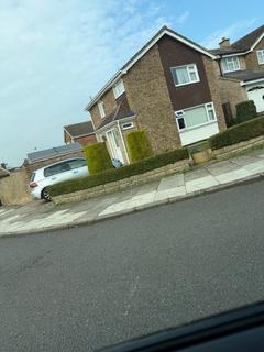 3 bedroom semi-detached house to rent, Turnpike Drive, LU3 3RB