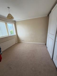 3 bedroom semi-detached house to rent, Turnpike Drive, LU3 3RB