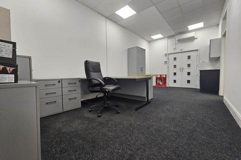 Warehouse to rent, 11-17 Fowler Rd Ilford IG6 3UJ