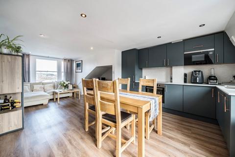2 bedroom flat for sale, Westville Road, London W12