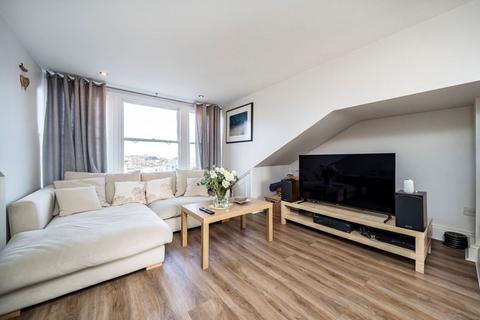 2 bedroom flat for sale, Westville Road, London W12