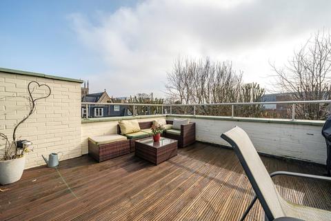 2 bedroom flat for sale, Westville Road, London W12