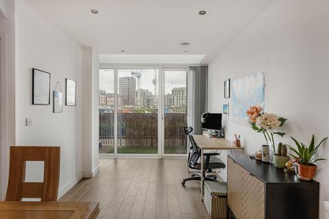 2 bedroom apartment for sale, Carrick Court, Nicholson Square, London E3 3UD