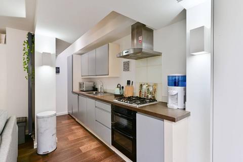 3 bedroom flat to rent, Cromwell Road, Wimbledon, London, SW19