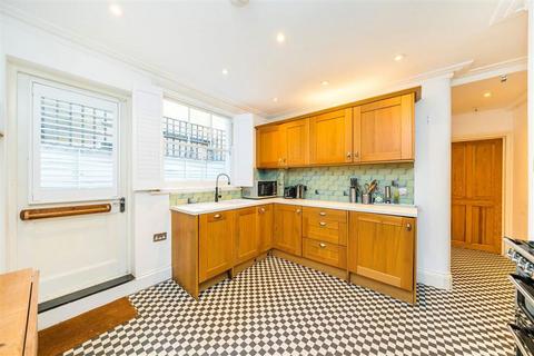 2 bedroom flat for sale, Hambalt Road, London SW4