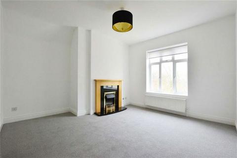 2 bedroom flat to rent, Southend Crescent, London SE9