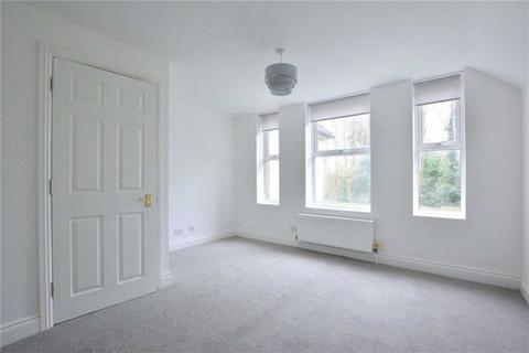 2 bedroom flat to rent, Southend Crescent, London SE9