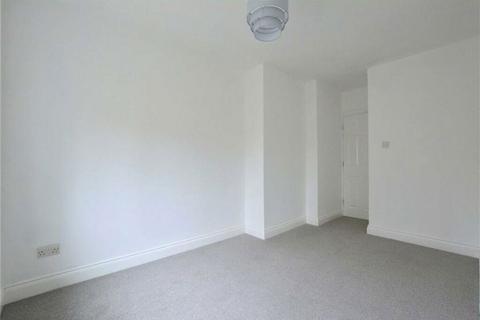 2 bedroom flat to rent, Southend Crescent, London SE9