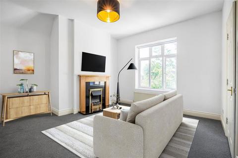 2 bedroom flat to rent, Southend Crescent, London SE9