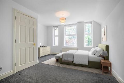 2 bedroom flat to rent, Southend Crescent, London SE9