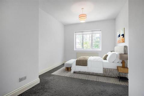 2 bedroom flat to rent, Southend Crescent, London SE9