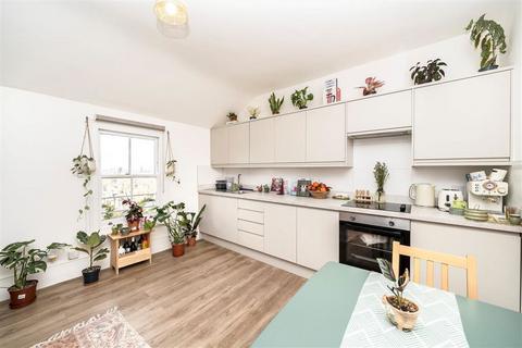 Studio to rent, Pepys Road, London SE14