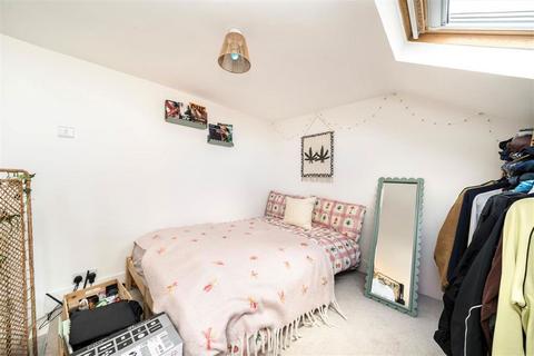 Studio to rent, Pepys Road, London SE14