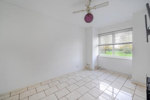 1 bedroom flat for sale, Park View, 179 Upper Halliford Road, Shepperton, TW17