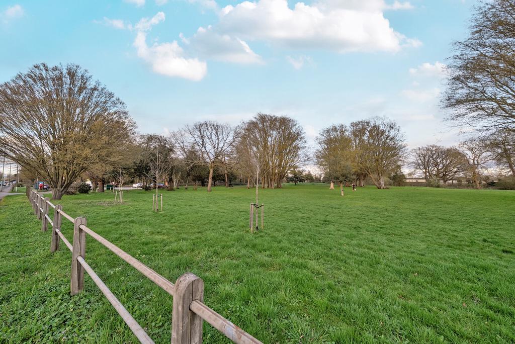 1425784-12-69b051...