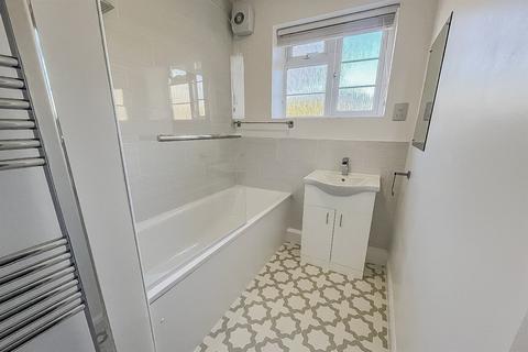 2 bedroom flat to rent, Bell Lane, Hendon NW4