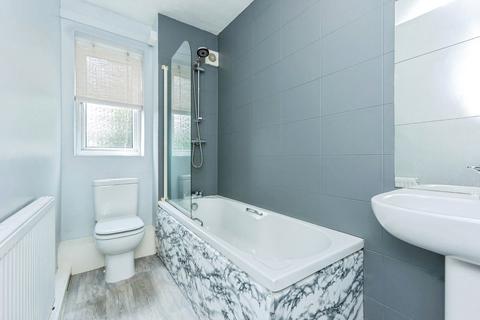 2 bedroom flat for sale, The Homestead, Ashton Lane, Sale, Greater Manchester, M33